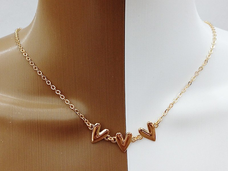 Gargantilha Choker 3 Corações Lisos Esticadinho